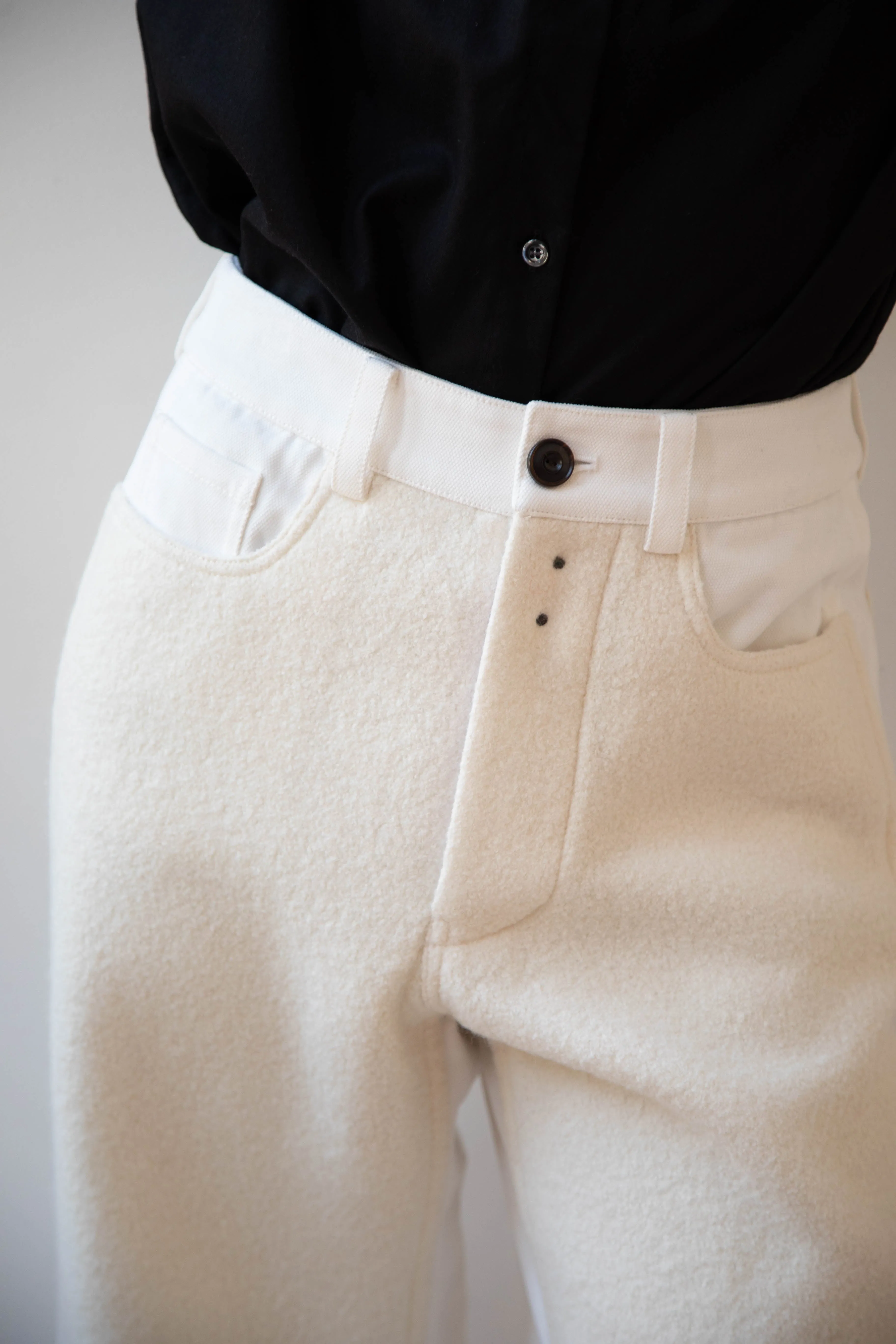 École de Curiosités | Peg Pants in White & Ecru
