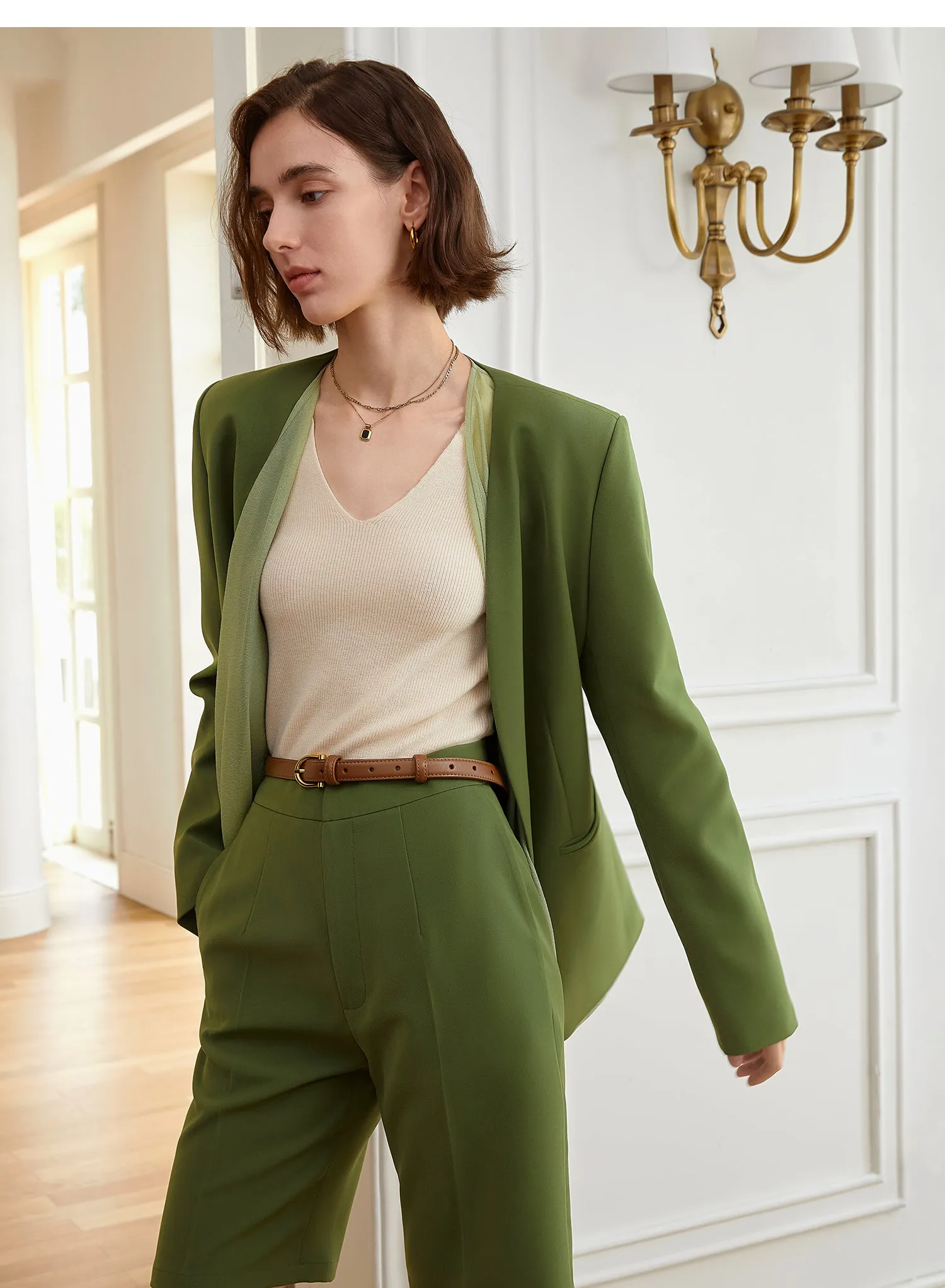 Collection of high-end, retro trousers, crafted with a drape high waist short suit set- Colo