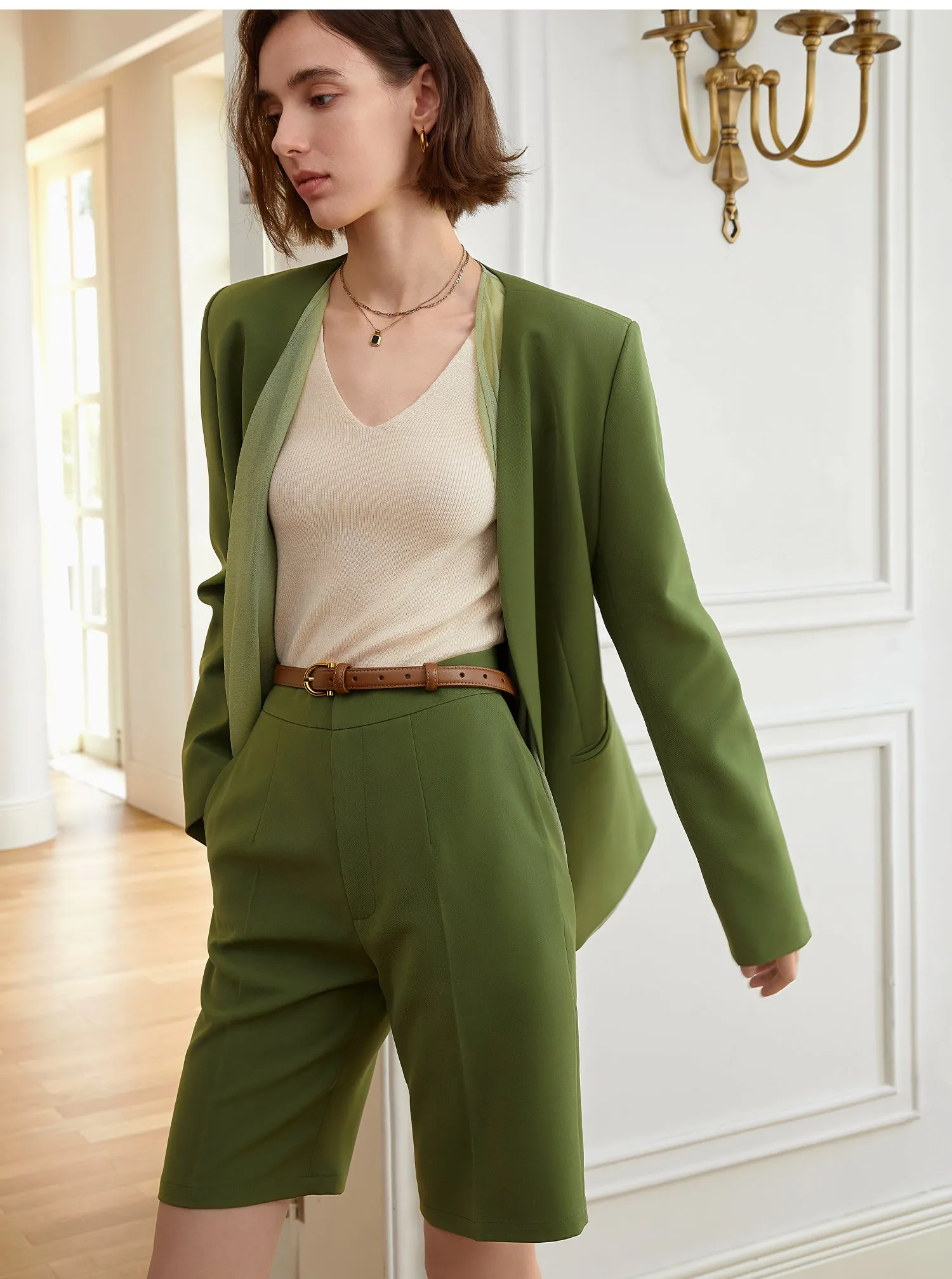 Collection of high-end, retro trousers, crafted with a drape high waist short suit set- Colo