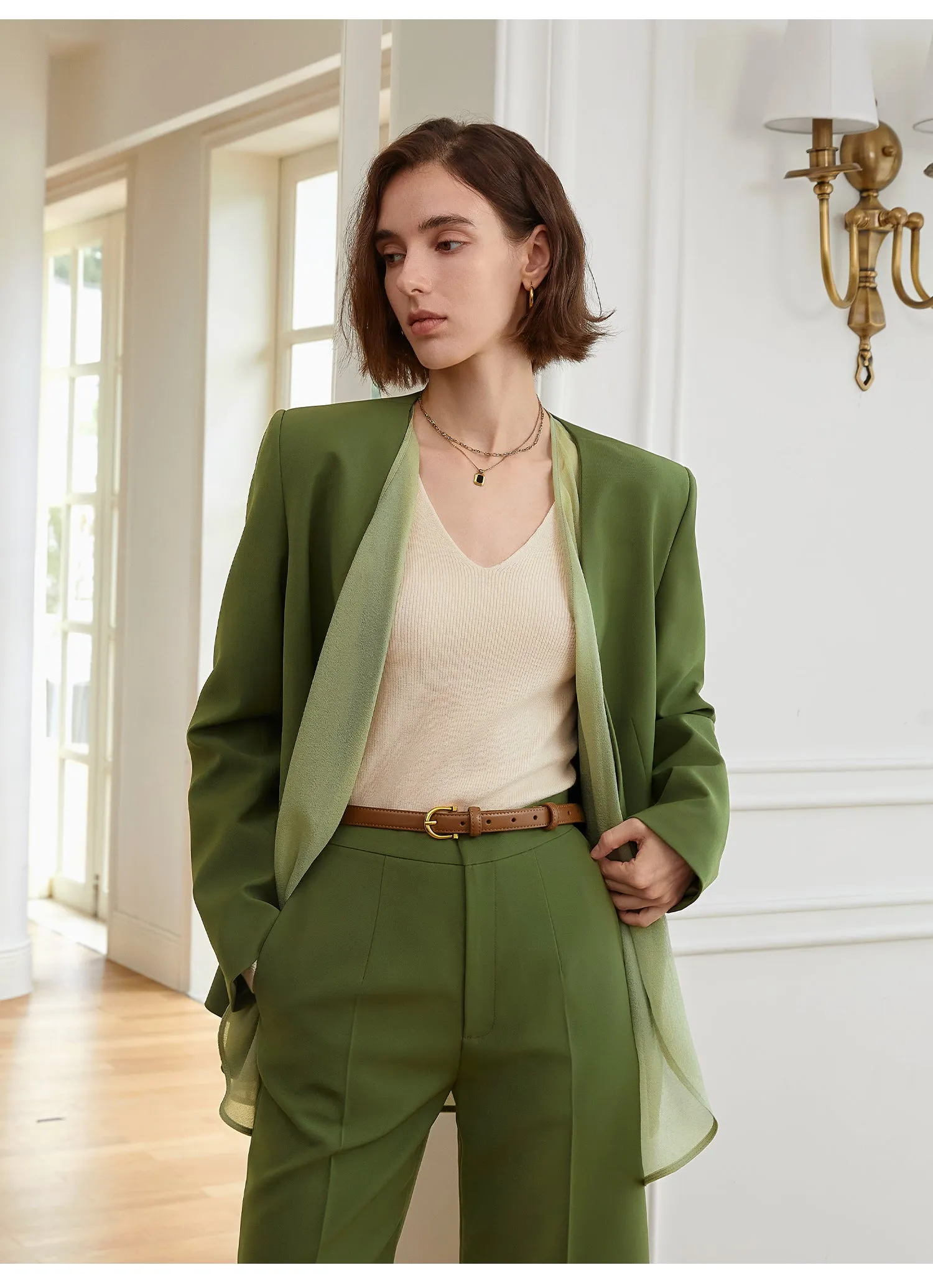 Collection of high-end, retro trousers, crafted with a drape high waist short suit set- Colo