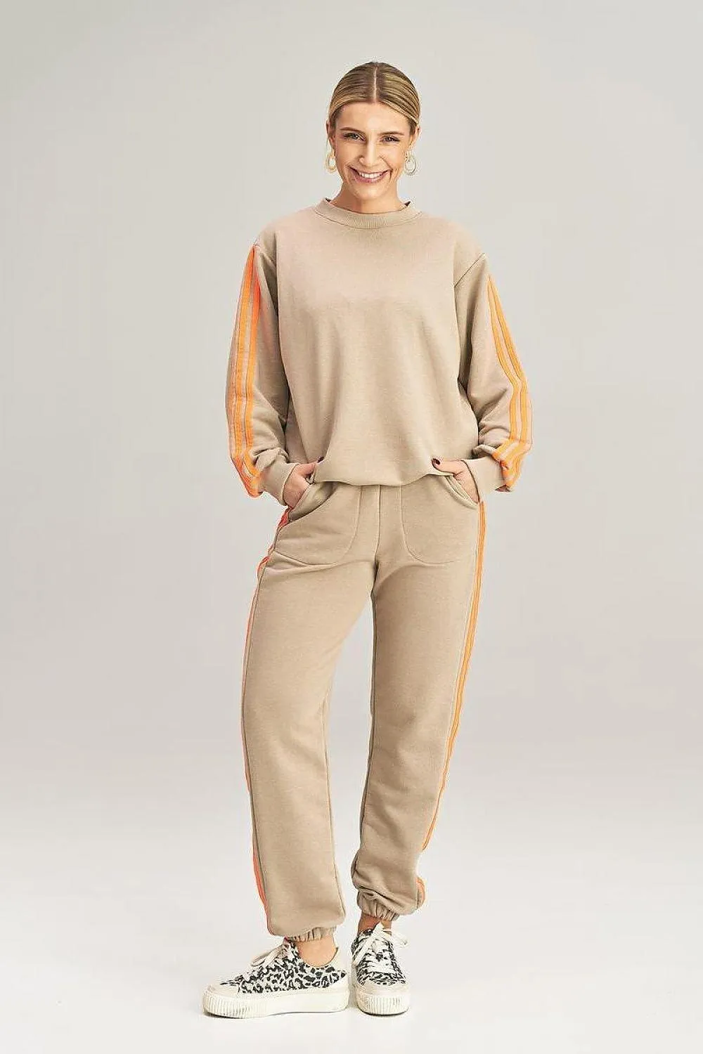 Cozy Striped Tracksuit Set with Coordinating Sweatshirt and Pants