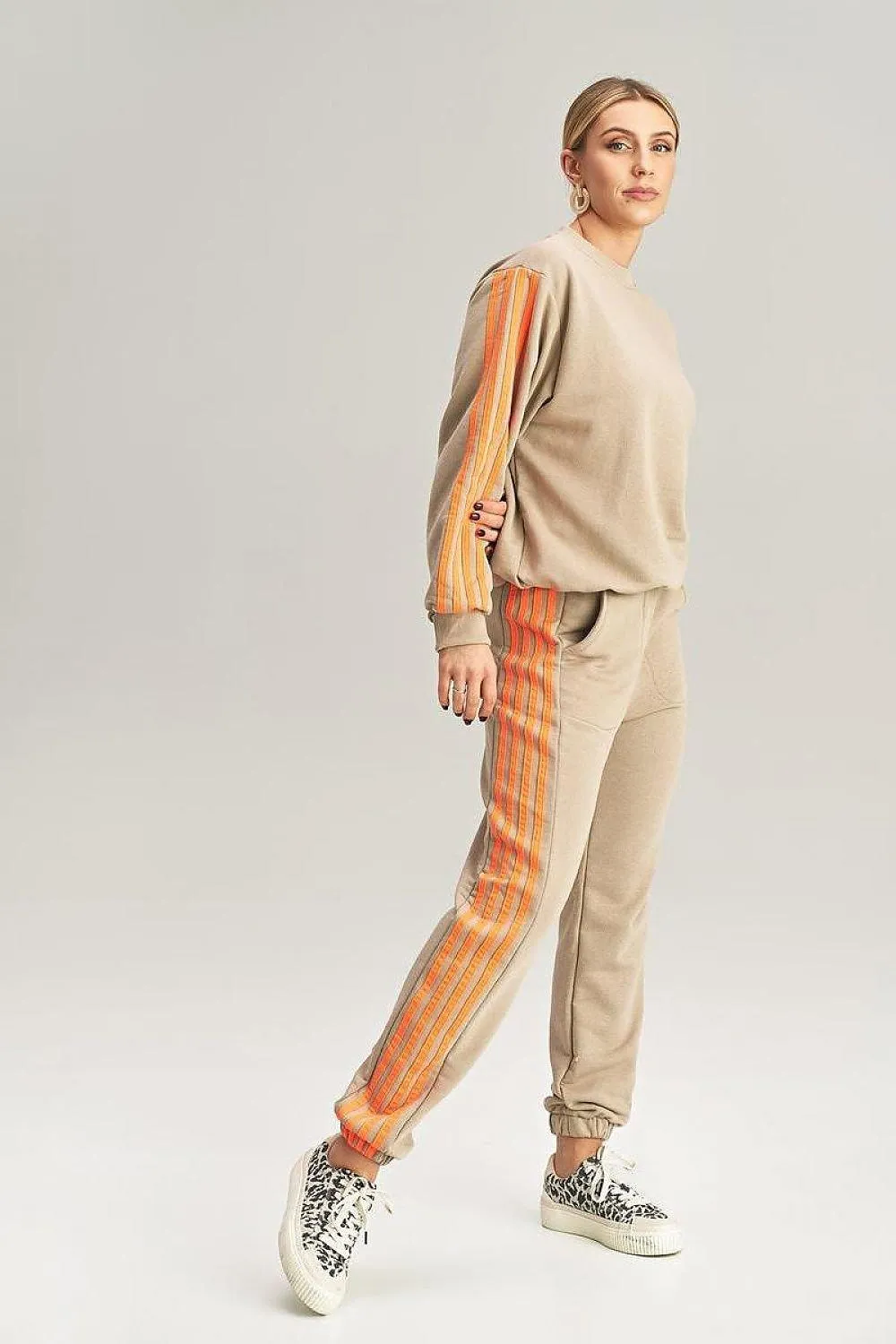 Cozy Striped Tracksuit Set with Coordinating Sweatshirt and Pants