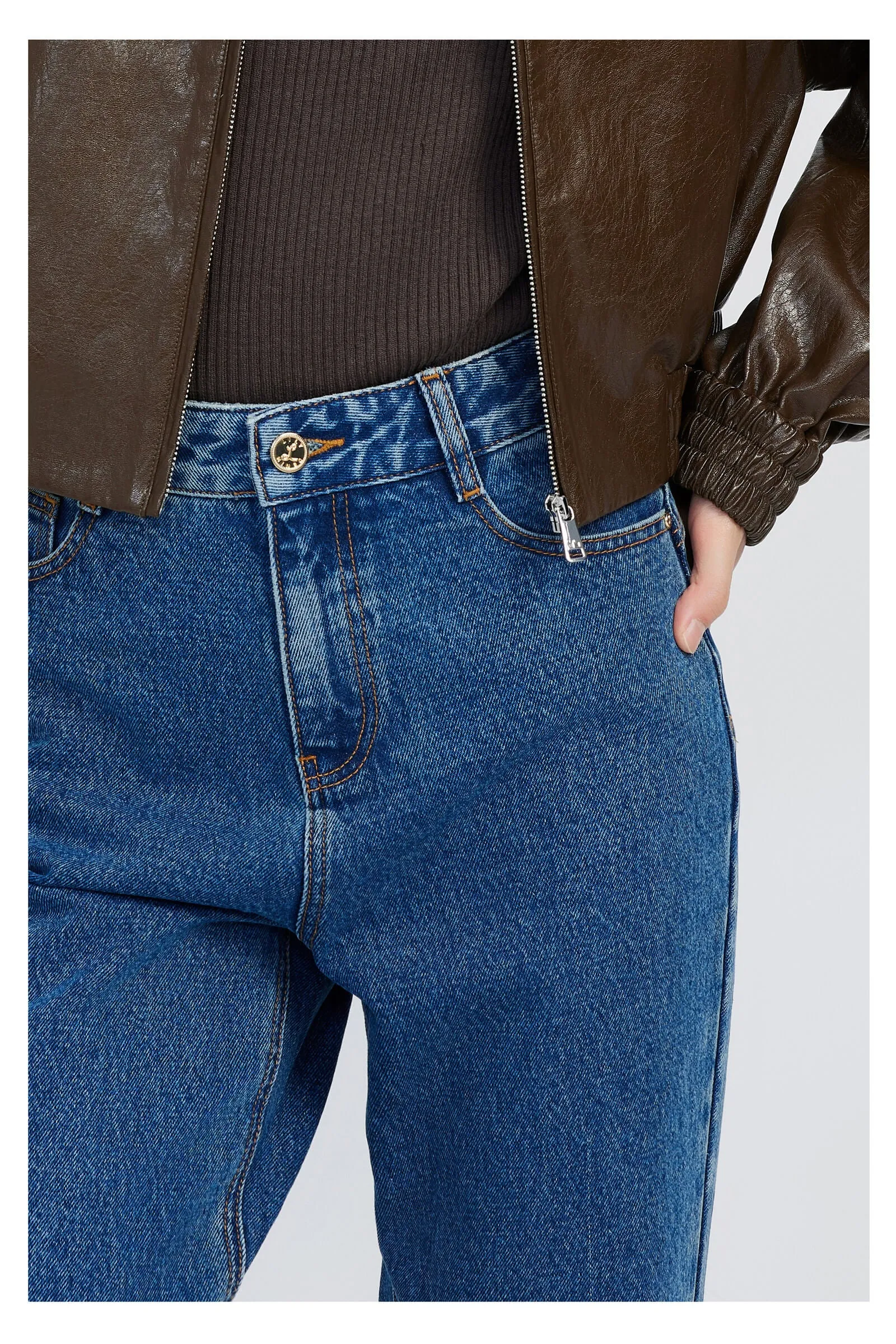 LILY Slim Straight Nine-Quarter Jeans