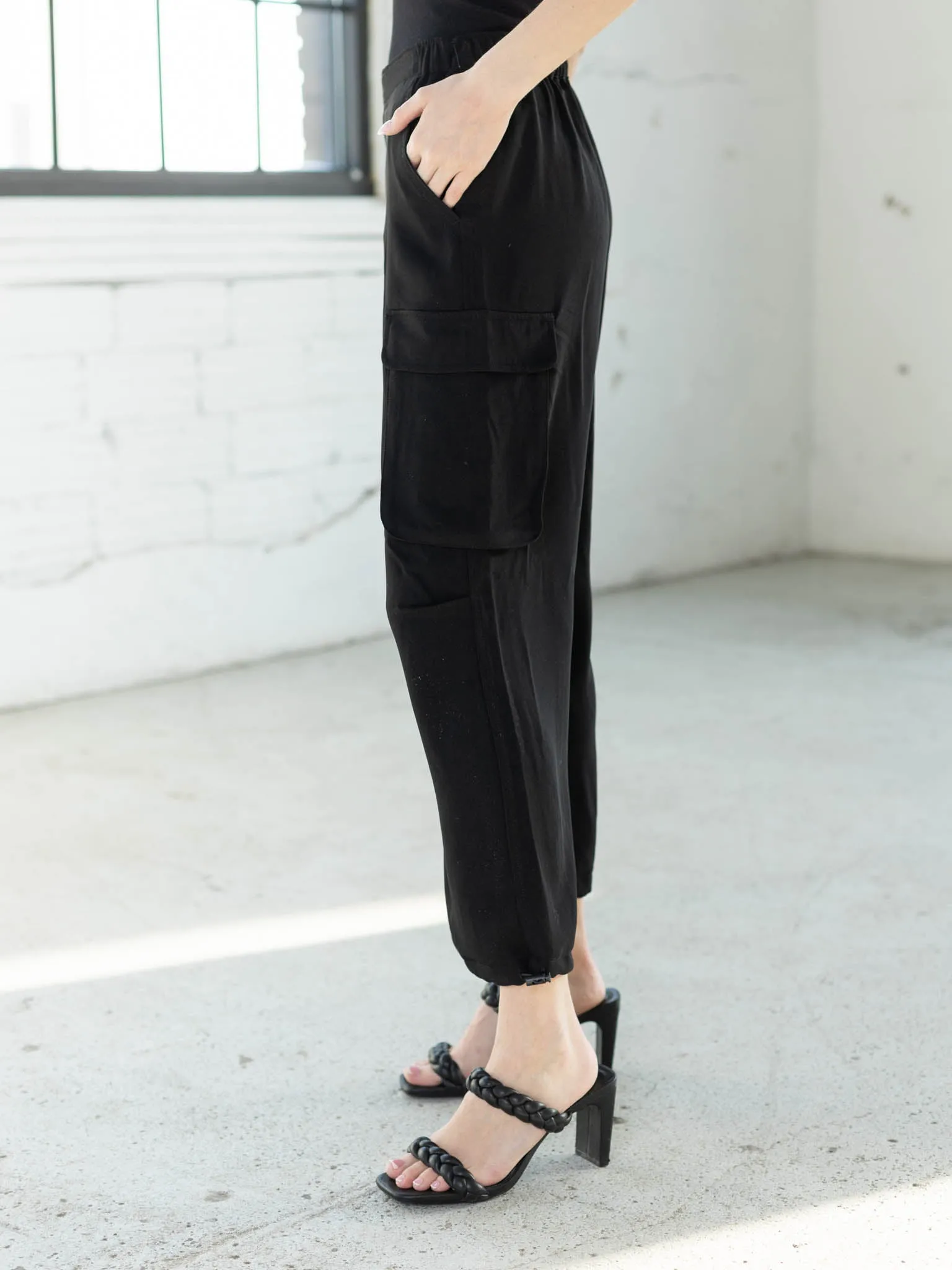 Liverpool Cinch Hem Parachute Pant
